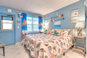 Tropic Terrace Suite #11 - Beachfront Resort
